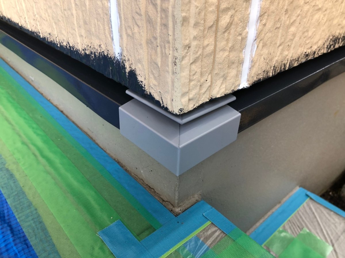 水切り板金 / 取り付けた建物の角の部材