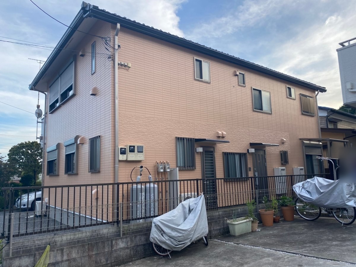 施工後の外観(勝手口の庇が並ぶ側)