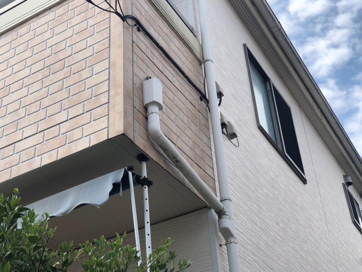 外壁 / 2階のバルコニーのレンガ柄の壁