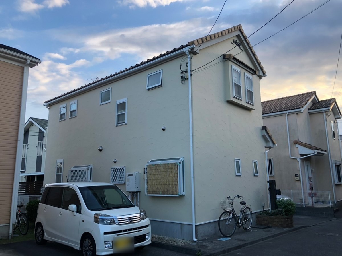 施工後の側面。22-80Dで塗り替えた外壁