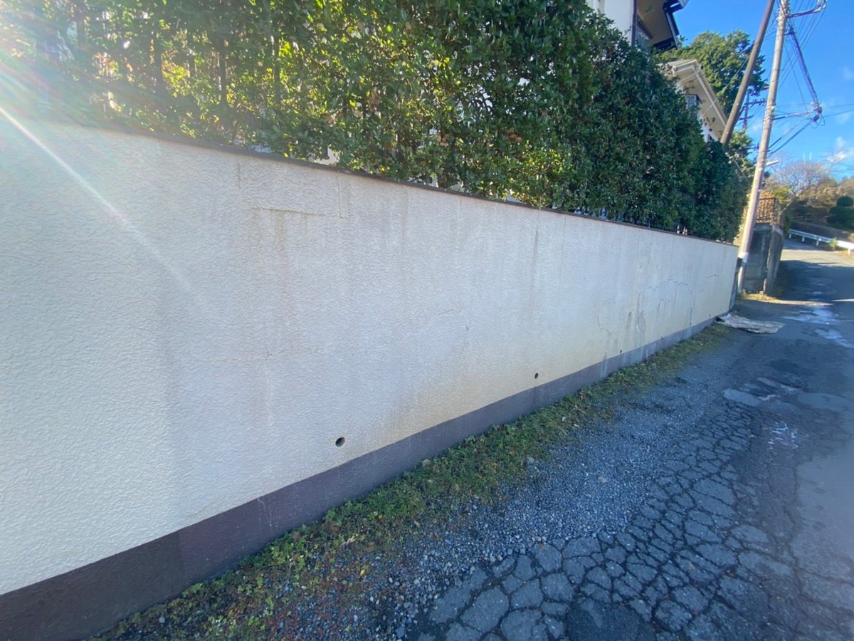 塗装前の外構塀（道路側）