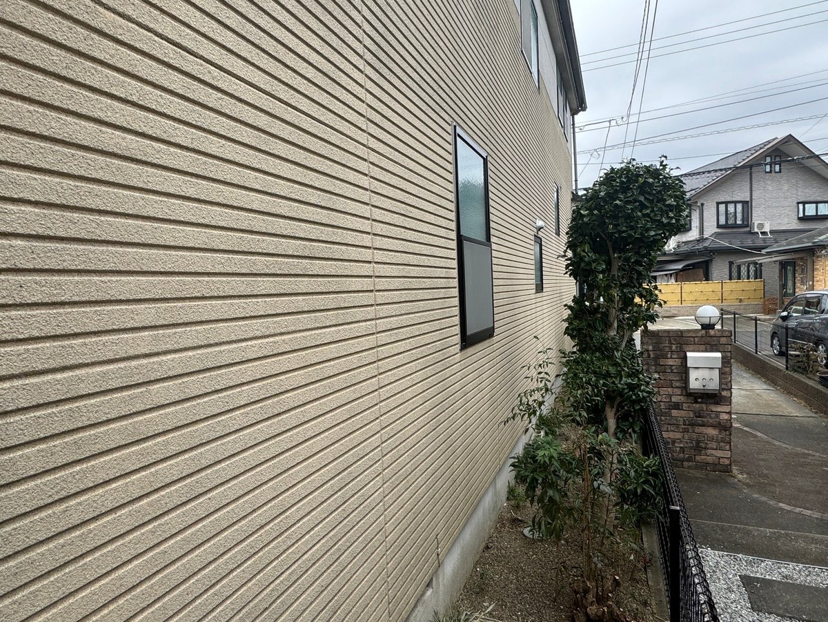 下の段 / ベージュの横ライン柄