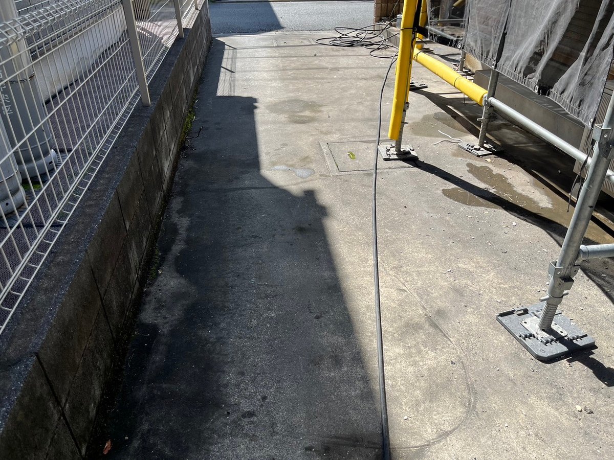 高圧洗浄 / 駐車場の土間（洗浄前）