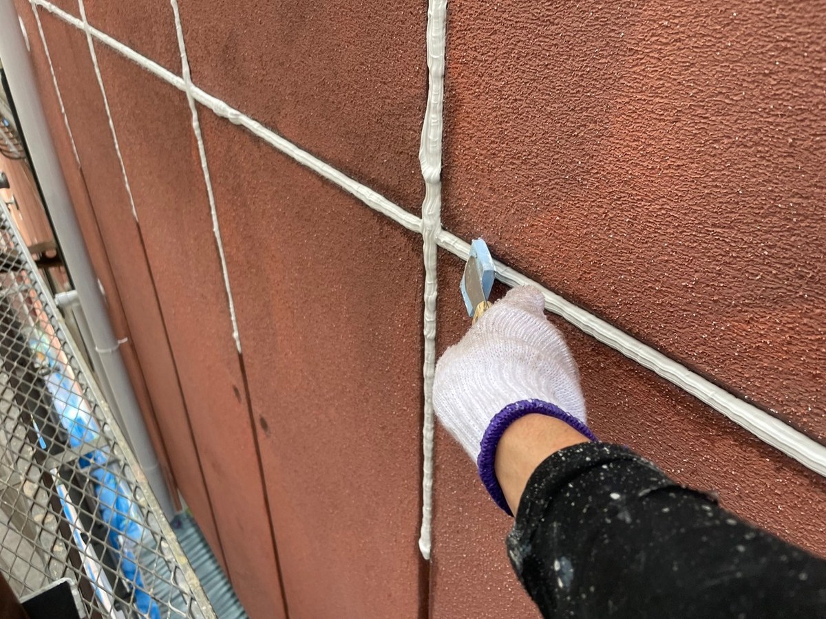 シーリング / 外壁の目地（増し打ち） / ヘラで仕上げ