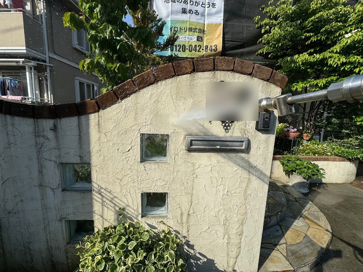 門柱 / 洗浄中