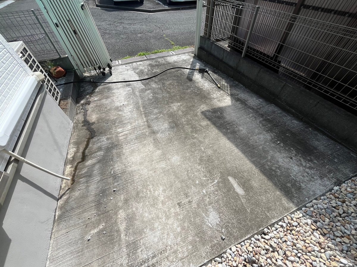 駐車場・通路の洗浄（7月26日） / 駐車場 洗浄前