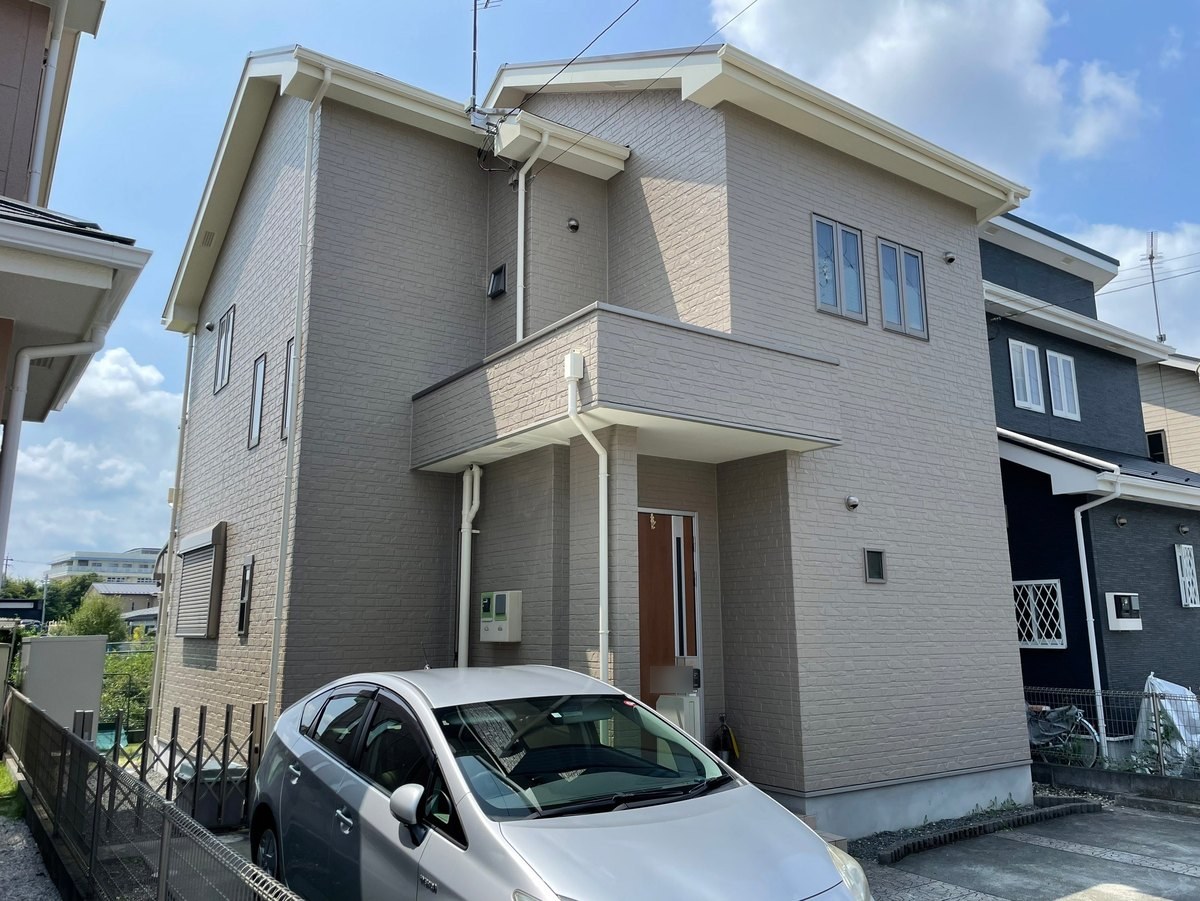 施工後の外観(玄関側)。外壁(19-60C)