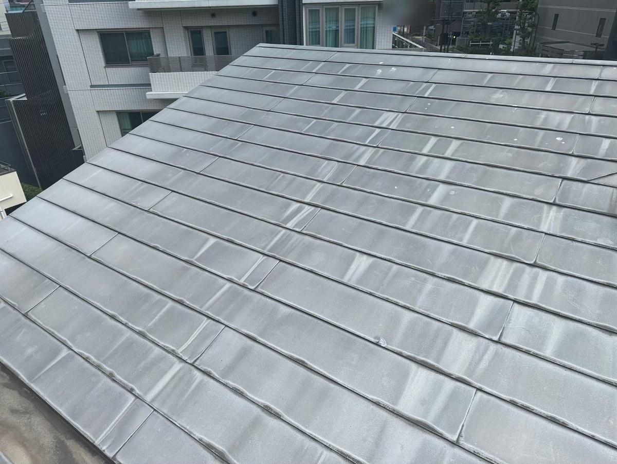 施工前のガルバリウム鋼板の屋根