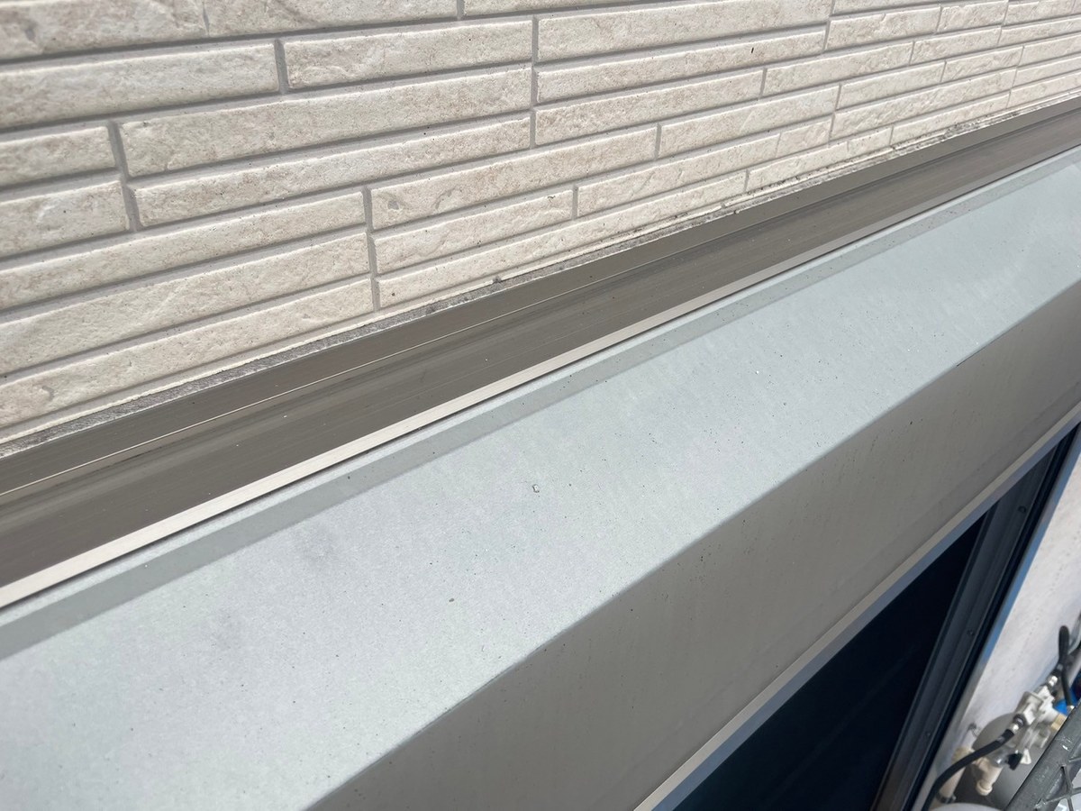 シーリング / シャッターボックスの上と外壁の境目 / 施工前