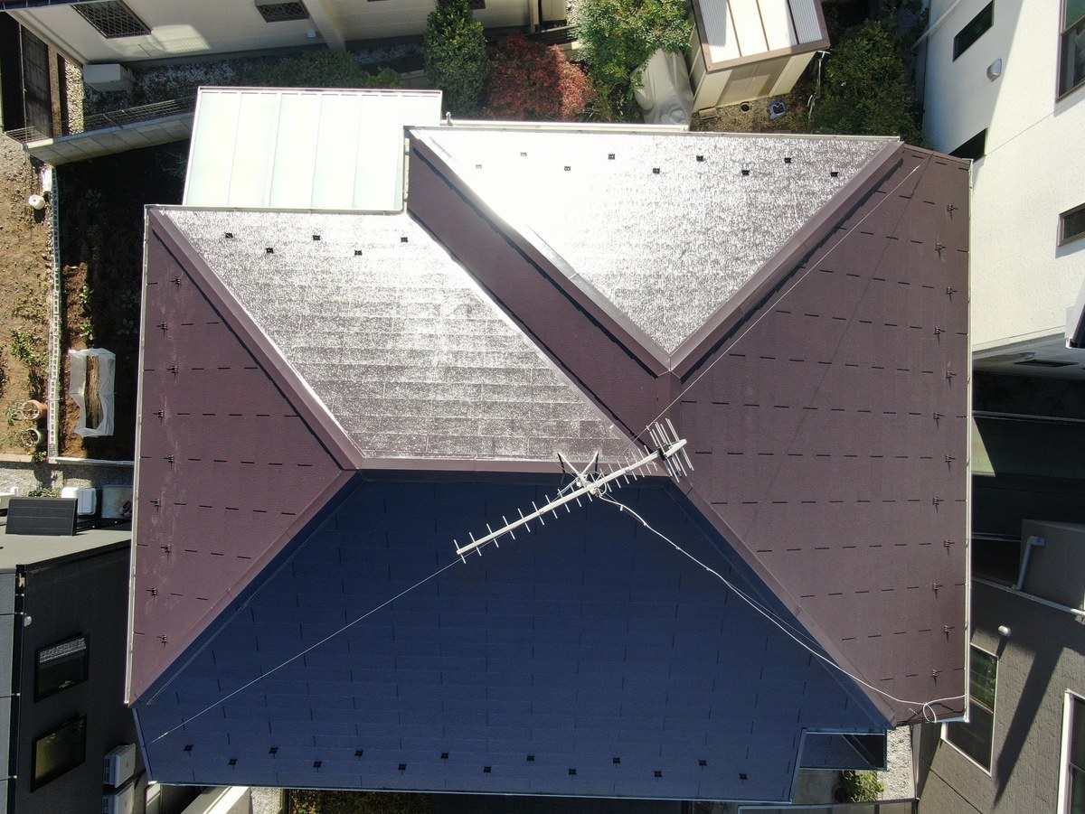 施工後の屋根（上空から・セミフロンスーパールーフⅡ遮熱 SC-44）
