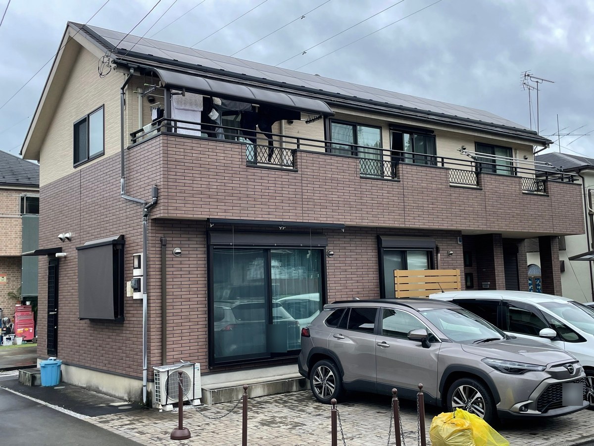 施工前の外観（正面と側面を角から）
