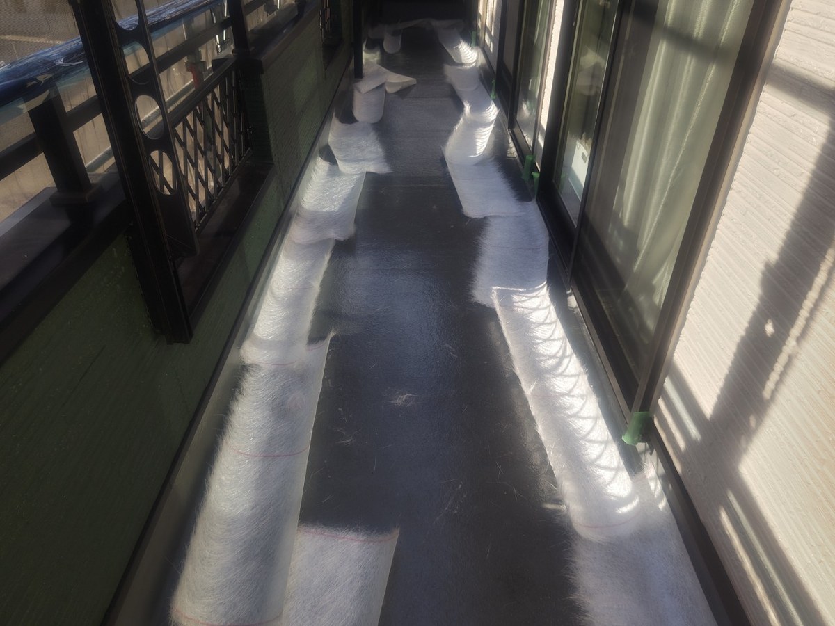 バルコニーのFRP層の施工