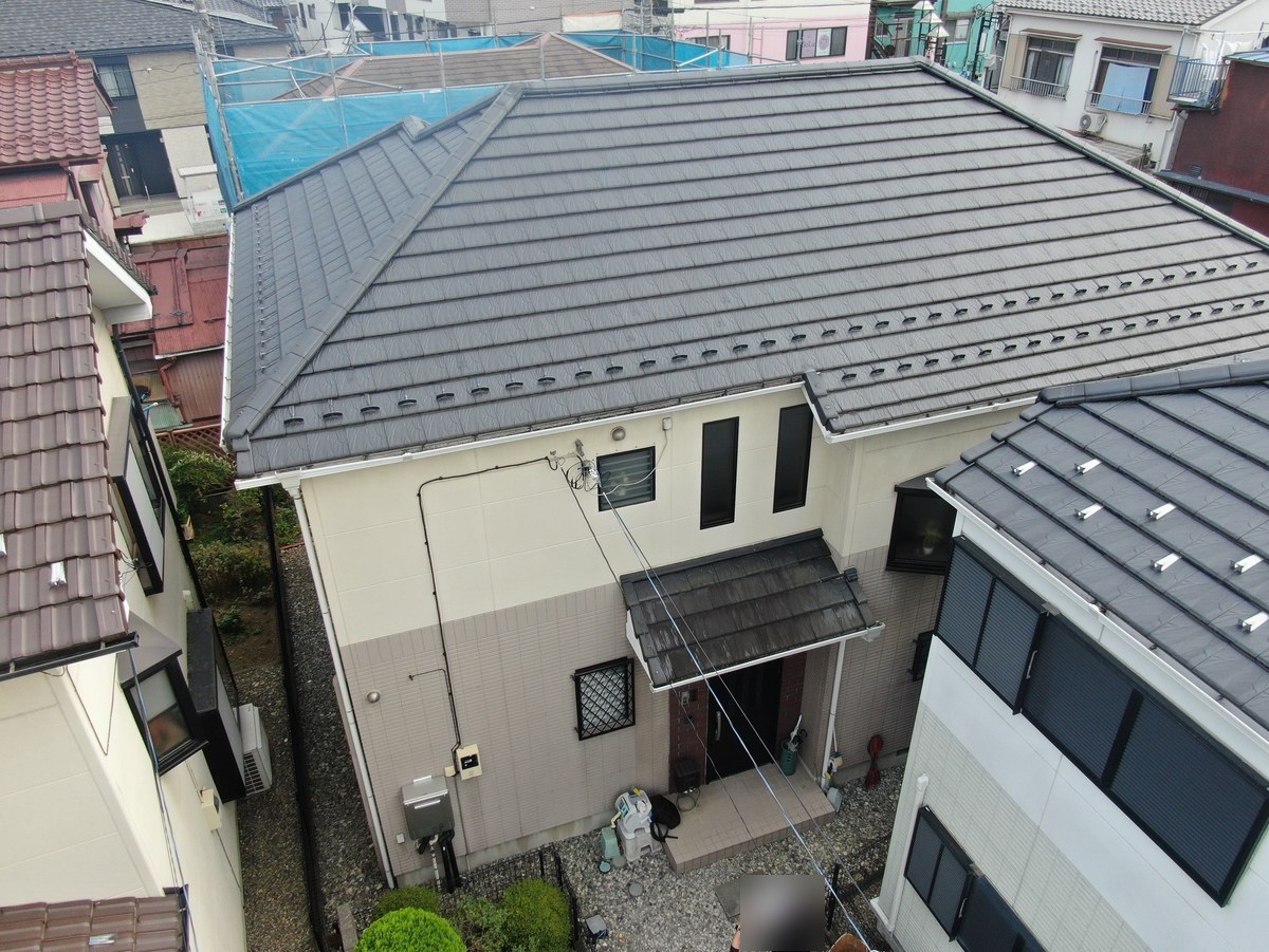 施工前の家全体（ドローン・玄関側の上空から）