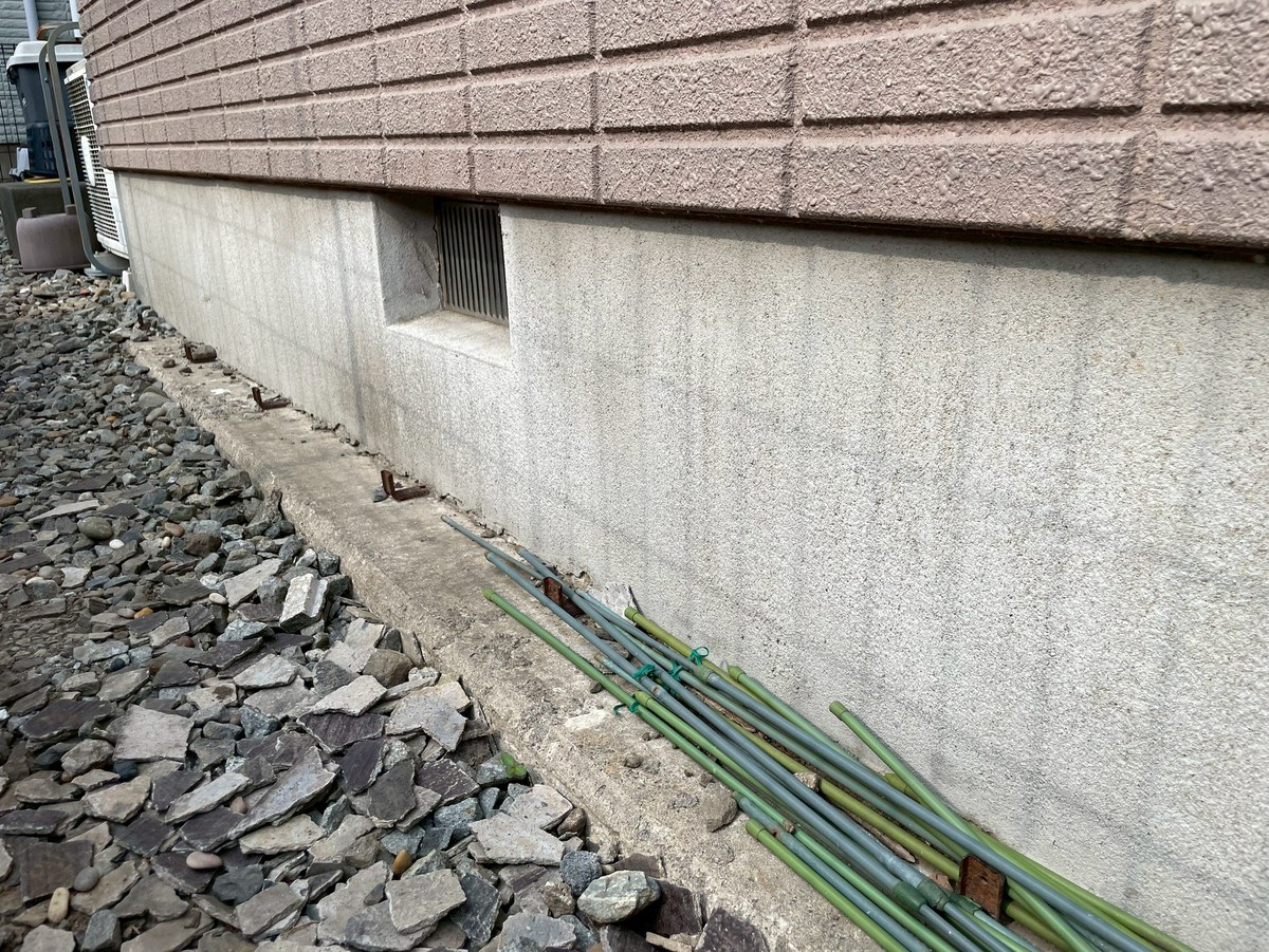 基礎 / 汚れ（施工前）