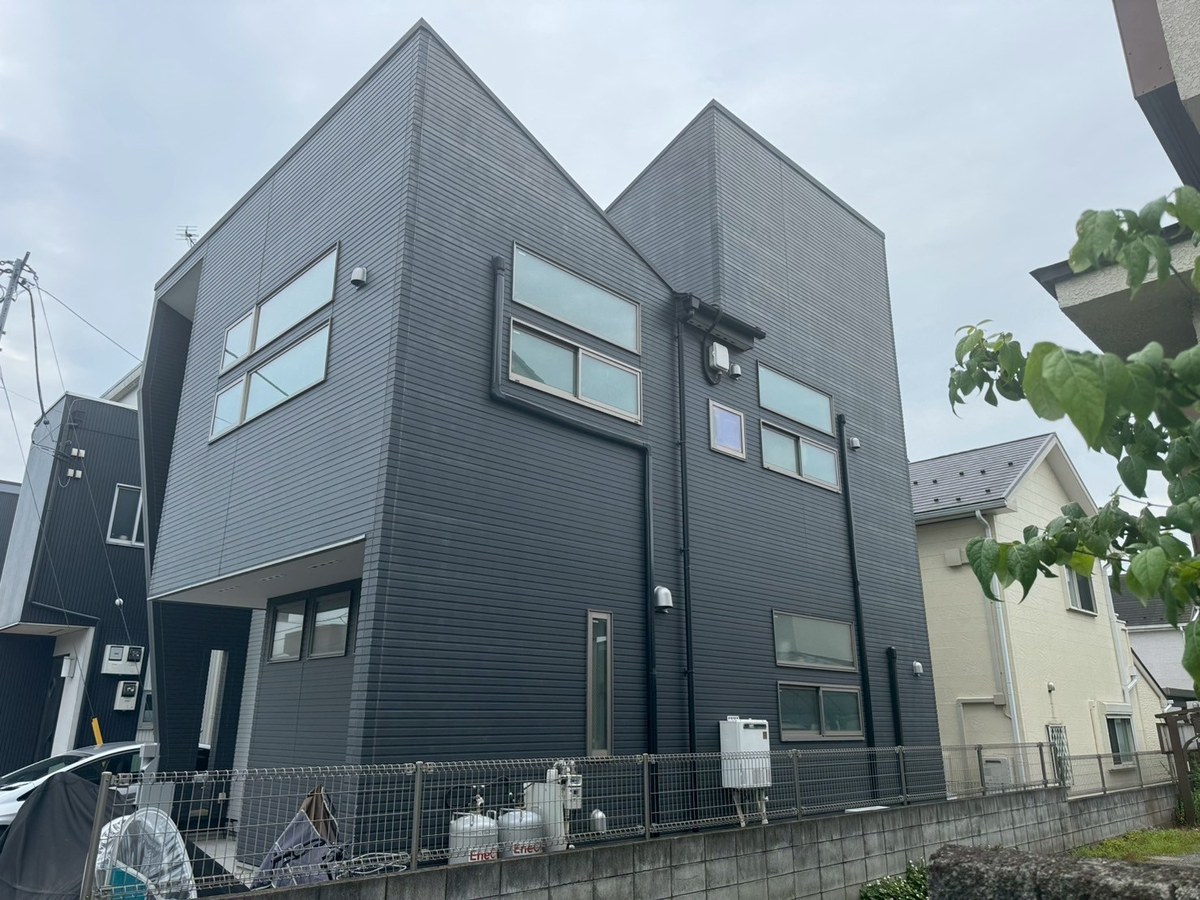 施工前の外観（道路側の角から）
