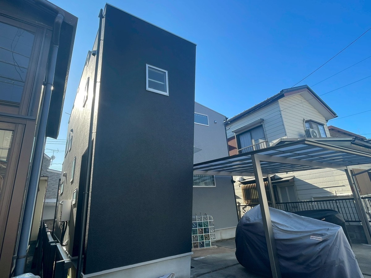 施工後の同じ面。濃いグレー