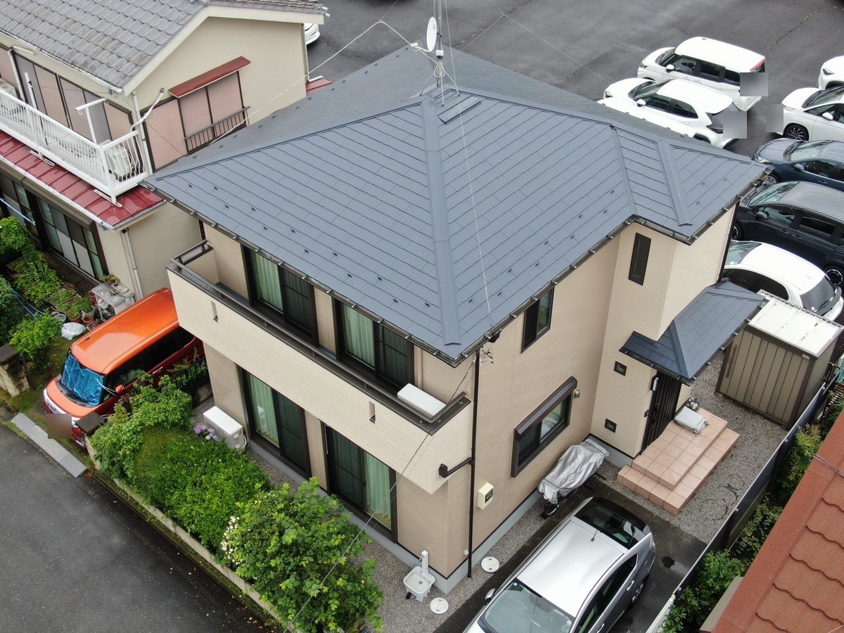施工後の建物全体(上空から・玄関側)