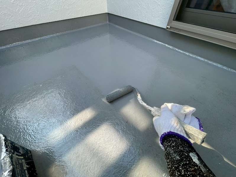 バルコニーの中塗り